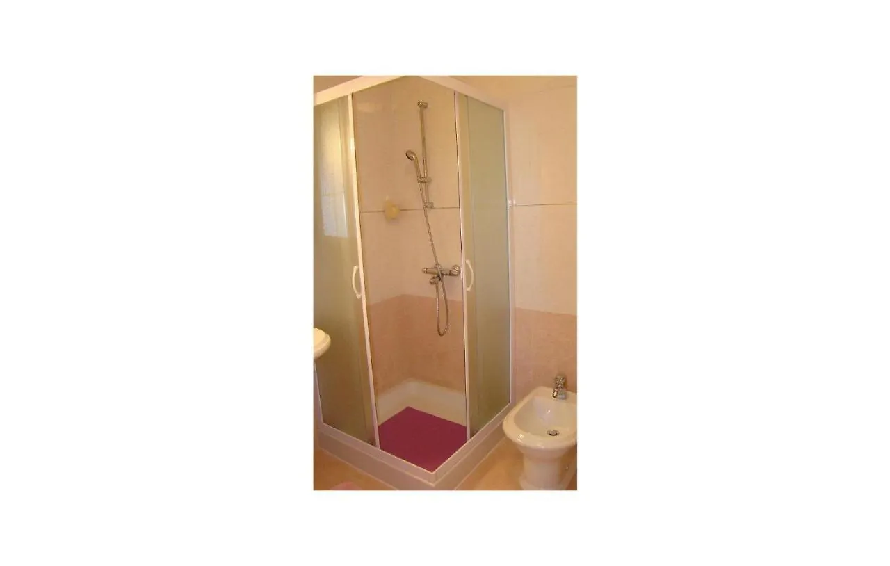 1 Bedroom Lovely Apartment In ポセダリェ