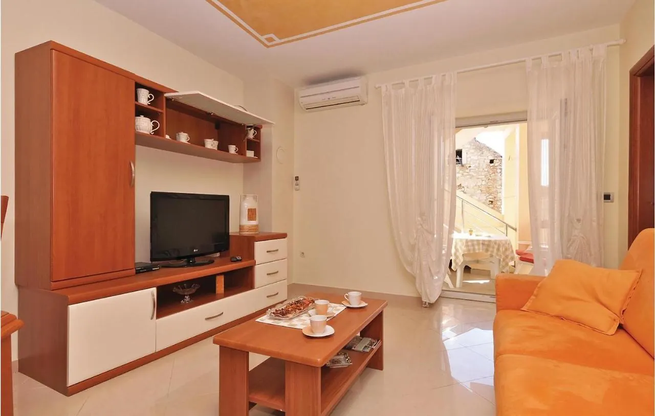 1 Bedroom Lovely Apartment In ポセダリェ
